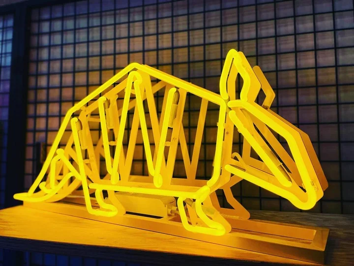 Jak dobrać kolor neonu do wnętrza i oświetlenia