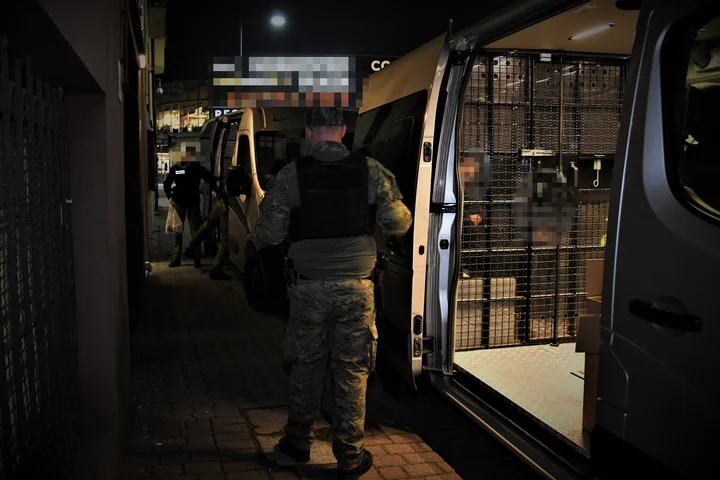 Obraz do artykułu: 19 Kolumbijczyków zatrzymanych w magazynie w powiecie będzińskim