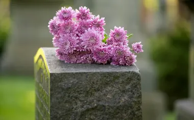 Ile kosztuje pochówek w Będzinie? Praktyczny przegląd opłat cmentarnych na 2025 rok