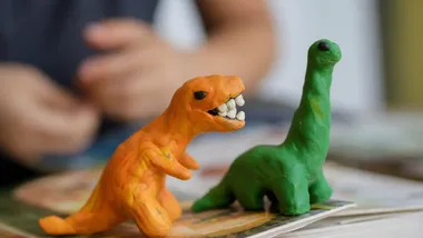 W bibliotece w Będzinie wylądowały dinozaury. Plastelina poszła w ruch