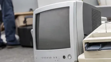 Ubrania i elektroodpady nie powinny trafiać obok pojemników. Jest bezpłatny odbiór