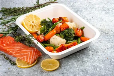 Catering dietetyczny w Będzinie: jakie korzyści zdrowotne może przynieść osobom rozpoczynającym przygodę ze zbilansowanym odżywianiem?