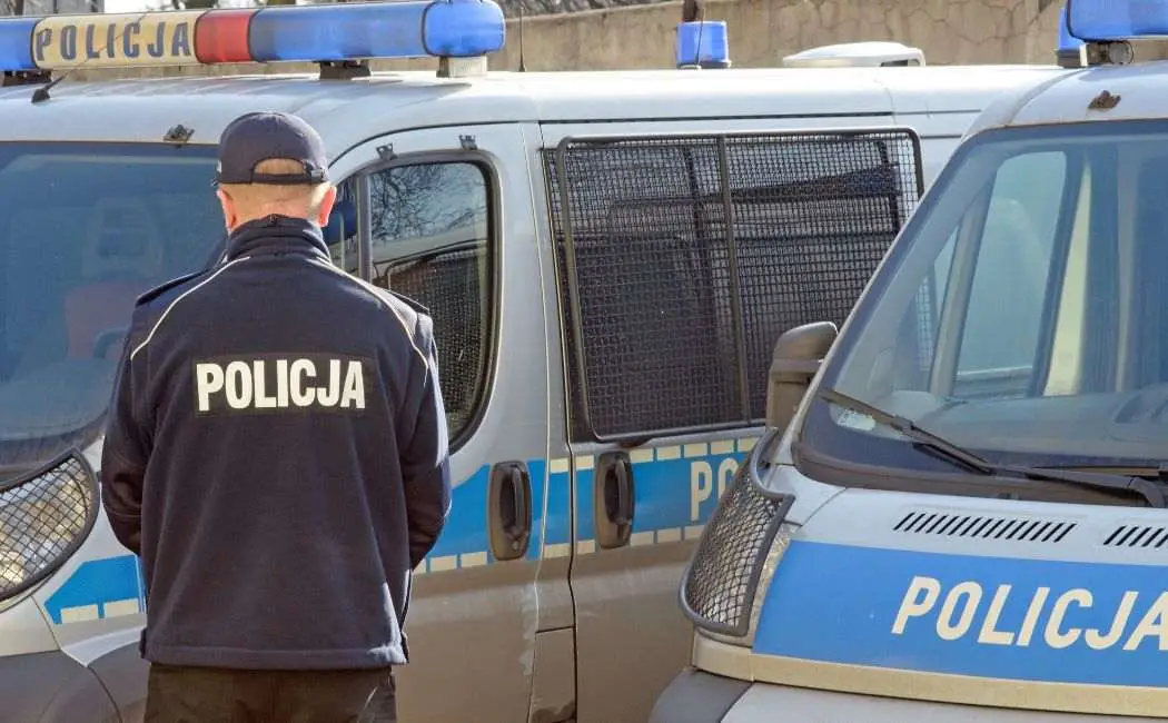 Policjanci z Myszkowa i Będzina eskortowali ranne dziecko do szpitala