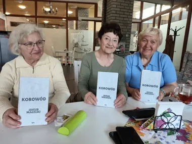 Korowód w Będzinie - ta książka naprawdę nie daje się czytać na pół gwizdka