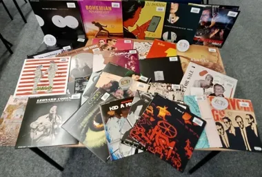Winyle wracają do Będzina - biblioteka zyskuje nowy muzyczny oddech 🎶📚