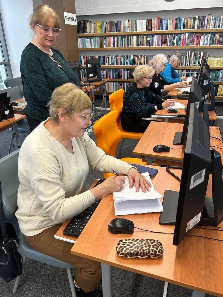 Seniorzy kontra Gmail - warsztaty, które uczą cyfrowej ostrożności