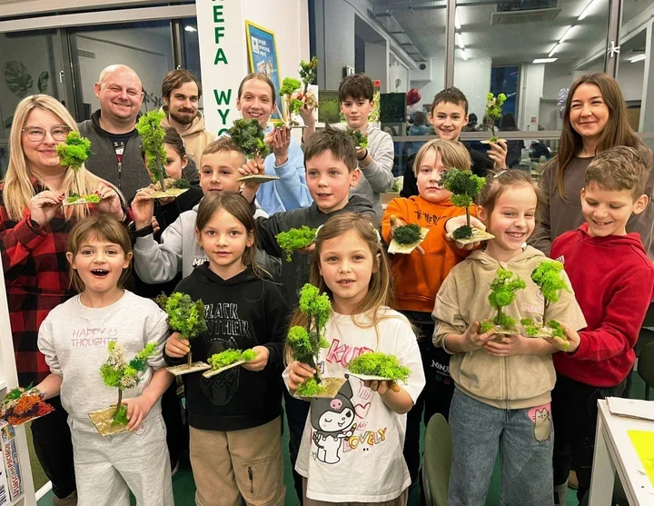 Małe drzewa, wielka frajda - warsztaty makiet w bibliotece w Będzinie
