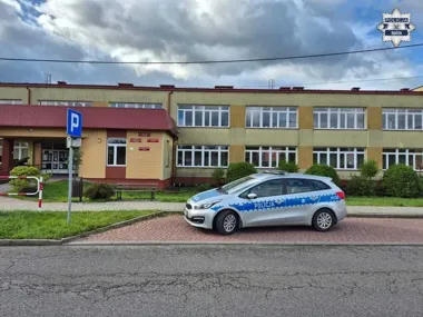 Policja patroluje szkoły w Będzinie - sprawdzają każdy niepokojący sygnał