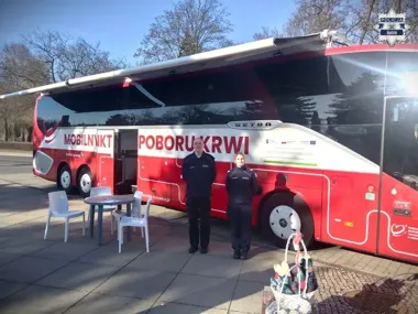 Dzielnicowi z Czeladzi oddali krew - ich gest może uratować życie