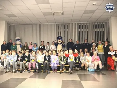 Noc w komendzie Będzina - ponad 50 dzieci zobaczyło policję od środka