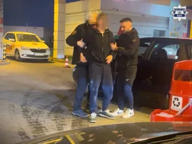 Po służbie zatrzymał pijanego kierowcę - Nissan toczył się po stacji