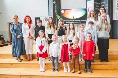 W Będzinie dzieci uchwyciły biało-czerwone barwy na zdjęciach