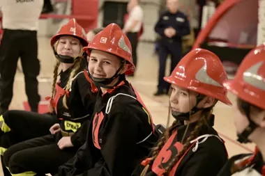 Halowe zawody młodych strażaków rozgrzały Będzin i wyłoniły najlepszych
