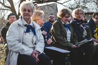 Harcerskie ognisko, piosenki i rozmowy – spotkanie pokoleń przy wspólnym ogniu