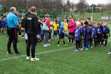 Młodzi piłkarze z powiatu pokazali charakter na Pucharze Tymbarku w Będzinie