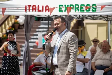 Włoskie klimaty w DPS Grodziec. Uczestnicy ruszyli w podróż do Italii