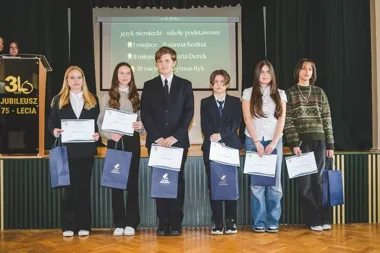 Językowe zmagania w Będzinie. W Norwidzie nagrodzono najlepszych uczniów