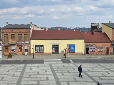 Protest miasta przeciw budowie stacji bazowej na Rynku – władze żądają wyjaśnień