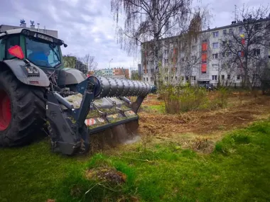 W Sławkowie ruszyły porządki. Piasek znika z ulic i chodników