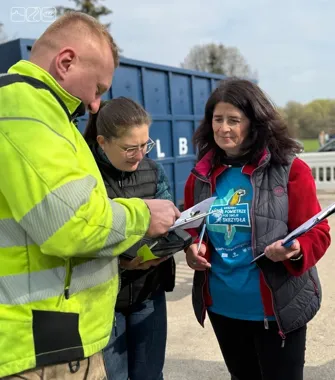 Opony zamienili na dęby. W Siewierzu ekologia miała prosty wymiar