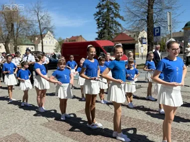 Siewierz świętował 3 maja. Rynek, kościół i pomniki w jednym pochodzie pamięci