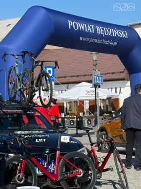 Kolarski peleton ruszył z Rynku. Siewierz miał swój wielki sportowy poranek